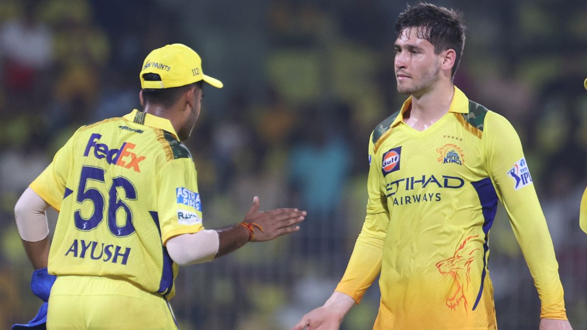 Noor Ahmad celebrates a wicket with Ayush Mhatre