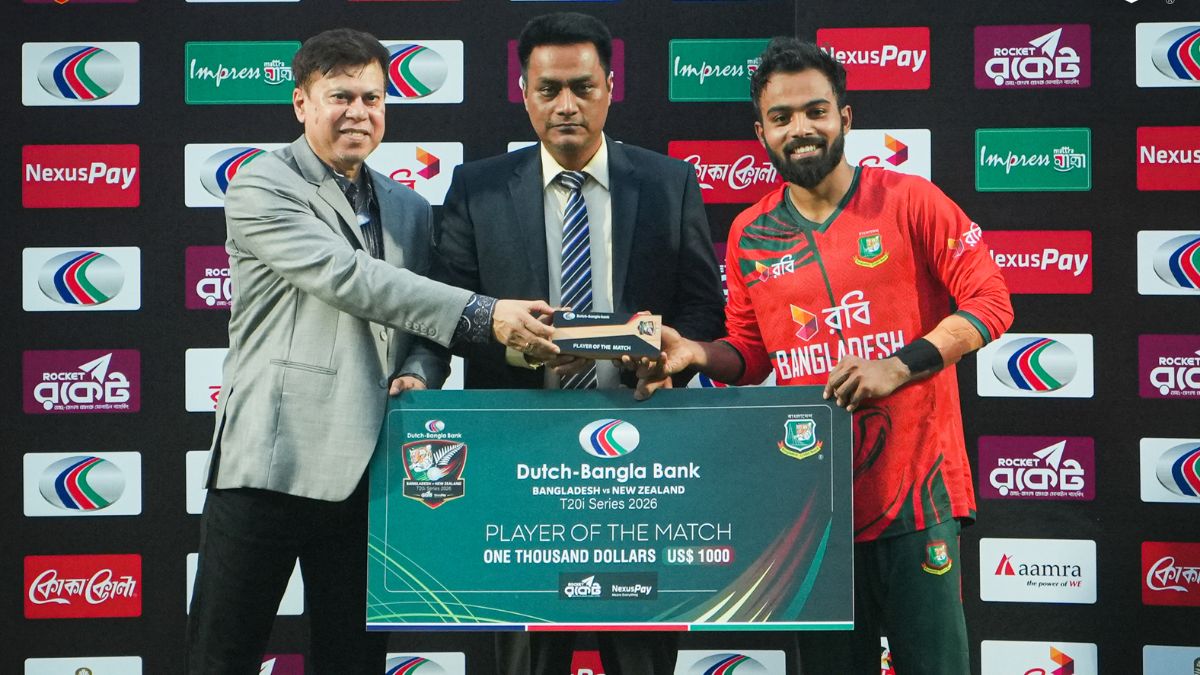 Towhid Hridoy receives the Player of the Match award for his match-winning performance in the first T20I between Bangladesh and New Zealand