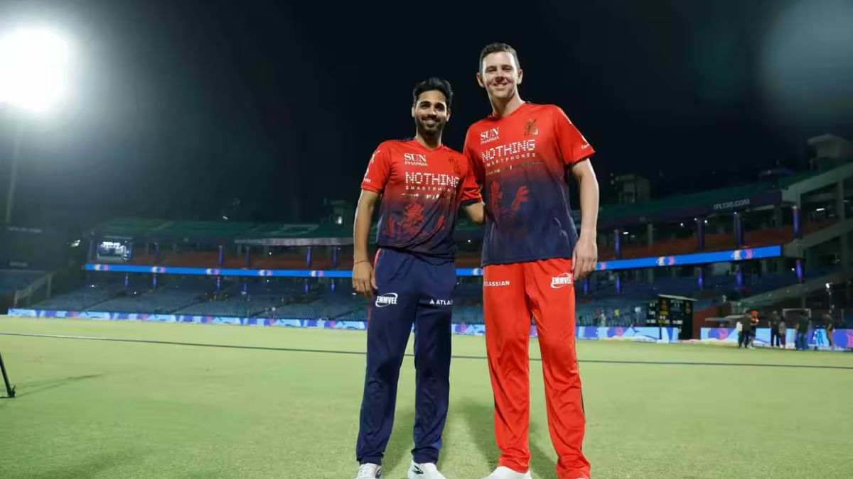 Bhuvneshwar Kumar, Josh Hazlewood (Source: IPLT20.com)