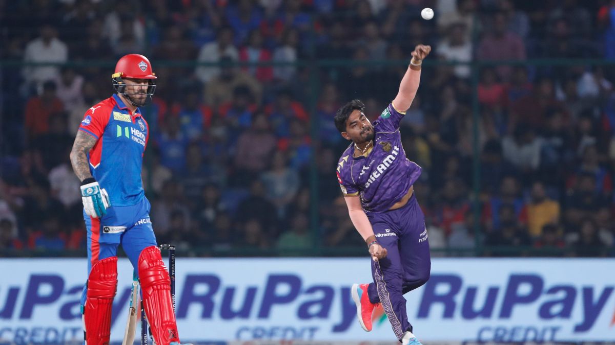 Anukul Roy bowls against Delhi Capitals