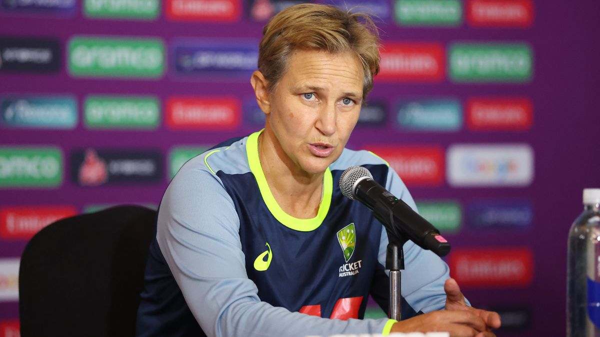 AUS-W head coach Shelley Nitschke signs three-year coaching extension