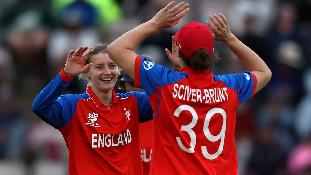 Charlie Dean celebrates a wicket with Nat Sciver-Brunt