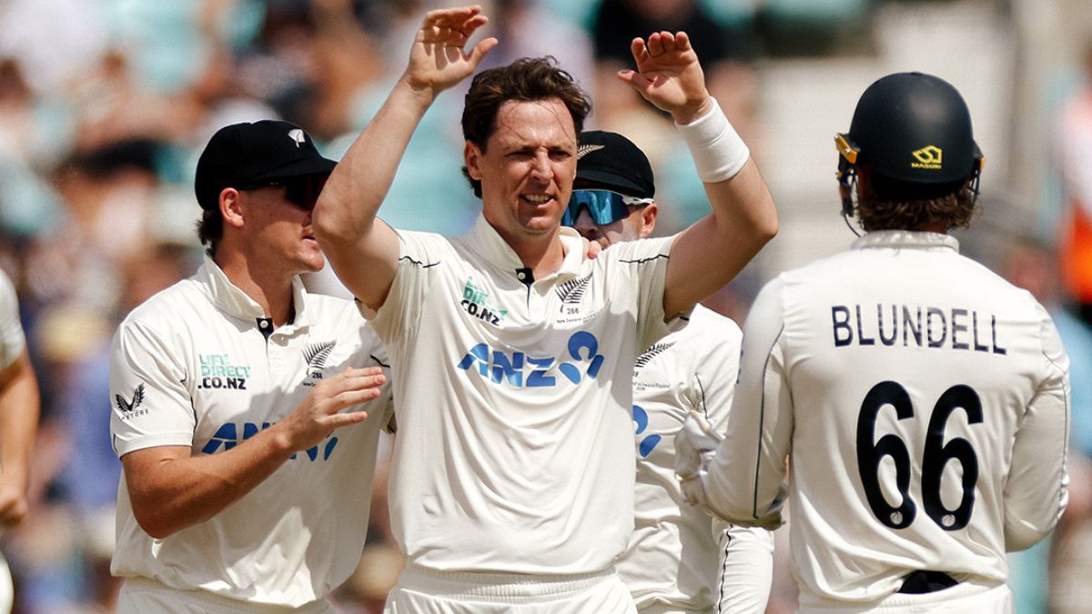 Matt Henry celebrates with New Zealand teammates (Source: X/@BLACKCAPS)