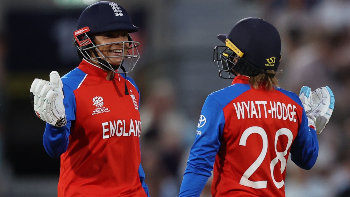 Amy Jones, Danni Wyatt Hodge (Source:@englandcricket)