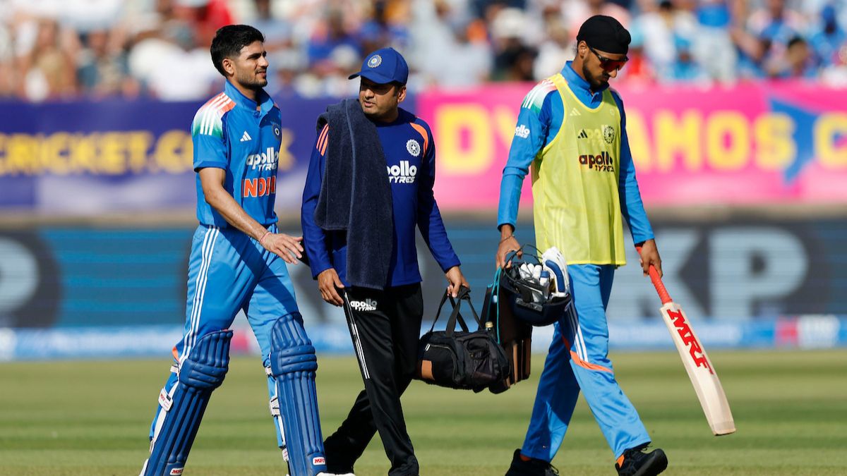 Shubman Gill walks back, retired hurt, to the dressing room (Source: BCCI)