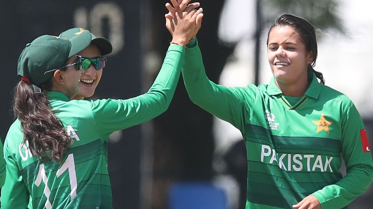 Aiman Anwer celebrates with teammates (Source: X/@ICC)