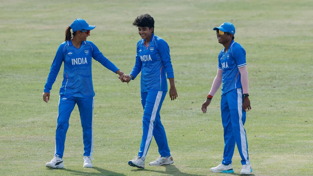 Shree Charani, Harmanpreet Kaur, Bharti Fulmali (Source: X/@BCCIWomen)