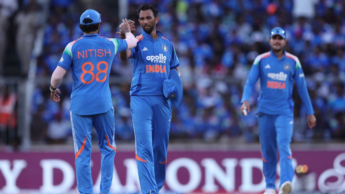 Prasidh Krishna celebrates wicket with Nitish Kumar Reddy (Source: X/@BCCI)