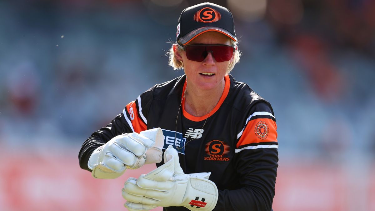 Beth Mooney replaces Sophie Devine as Perth Scorchers captain