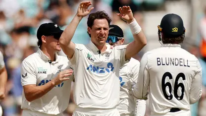 Matt Henry celebrates with New Zealand teammates (Source: X/@BLACKCAPS)